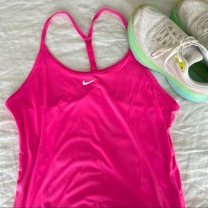 Hot pink Nike dri fit 🩷